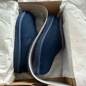 Navy Ugg Tasman II - size 5Y